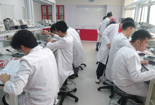 Situasi Kerja Laboratorium CSE